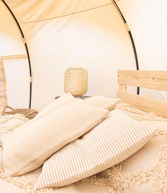 Glamping Unterkunft mit Bett Pölster