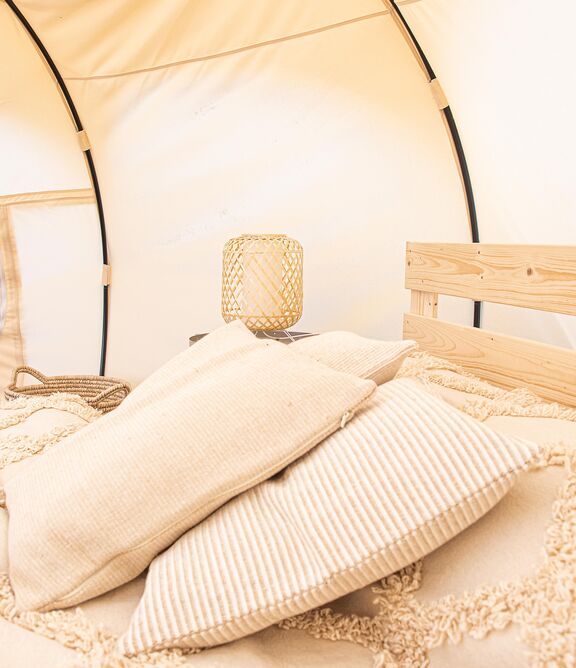 Glamping Unterkunft mit Bett Pölster